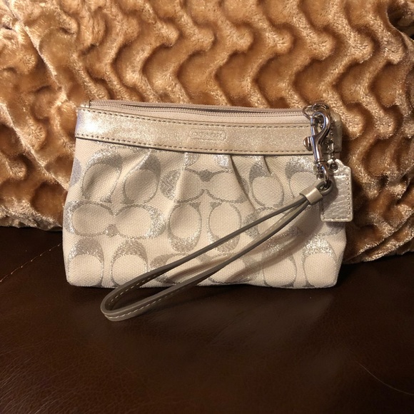 Coach wristlet - Picture 2 of 8